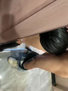 镜前爆草皮裙长靴反差长腿学姐